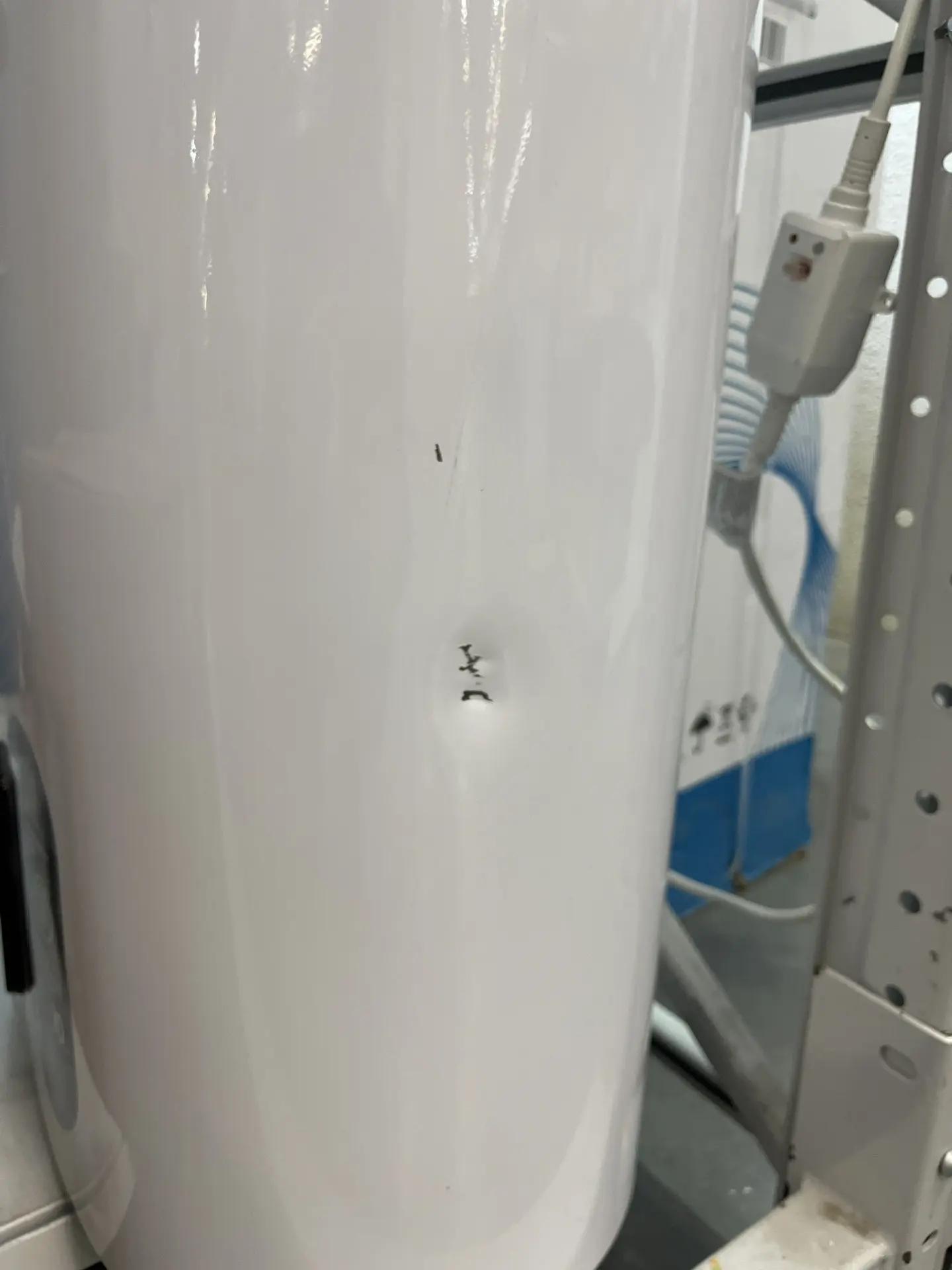 Водонагреватель Electrolux SmartInverter EWH 100/ УЦЕНКА!!! вмятины корпуса