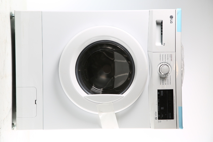 Cтиральная машина LG F 2J3NS0W УЦЕНКА!!!вмятина корпуса внизу 6 кг Cтиральная машина LG F 2J3NS0W УЦЕНКА!!!вмятина корпуса внизу 6 кг