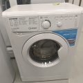 Стир. машина Indesit EWSB 5085 BK CIS УЦЕНКА!!! не плотно прилегает нижняя панель/ 